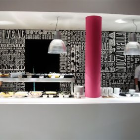 Кафе и столовая в здании