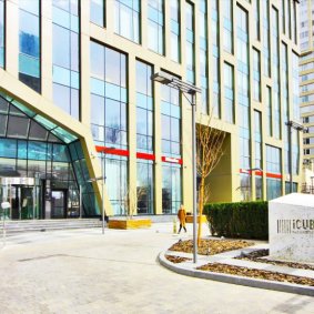 Фитнес-зона и кафе на территории