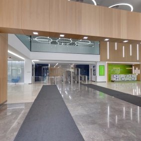 Высота потолков – 2,9–3,2 м