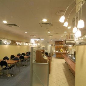 Бизнес-лаунж с кафе и зоной отдыха