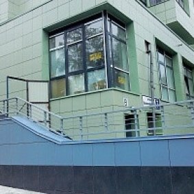 Высота потолков 3,2 м, естественное освещение