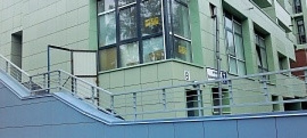 Высота потолков 3,2 м, естественное освещение