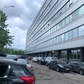 Наземная парковка на 80 мест (с видеонаблюдением)