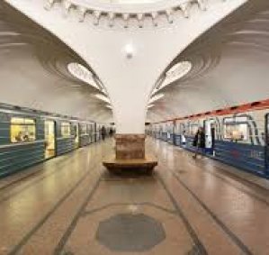 До станции метро «Сокол» 5 минут пешком