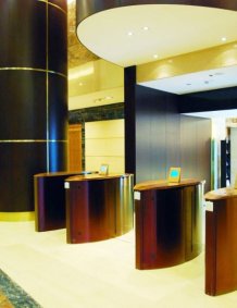 Многоуровневая охрана (вооружённые сотрудники, видеонаблюдение)