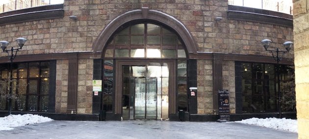 Современный стеклянный фасад