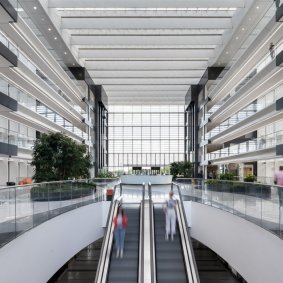 Высота потолков: 3,2 м.