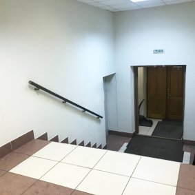 Высота потолков 2,8-3,2 м