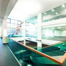 Современный дизайн с панорамным остеклением