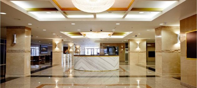 Футуристичный дизайн с фасадом из стекла и стали