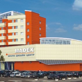 Современный стиль с фасадным остеклением