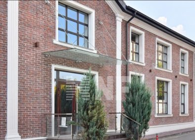 Высота потолков 3,7–5 м, панорамные окна