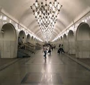 Метро «Менделеевская» 2 минуты пешком