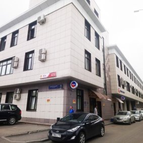 Высота потолков 2.8-3.2 м