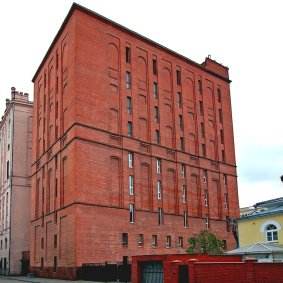 Высота потолков: 3–3,5 м.