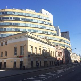 17-этажное здание с панорамным остеклением