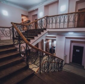 Высокие потолки (3,1 м) и свободные планировки