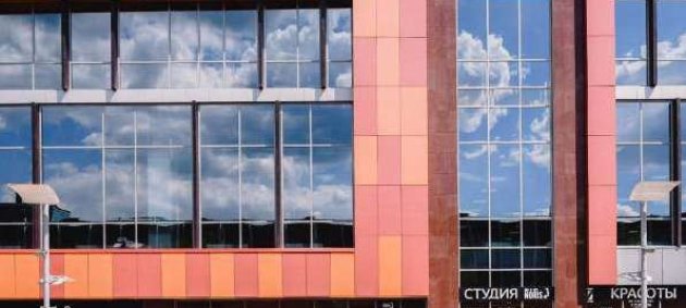 7-этажное строение с панорамным остеклением