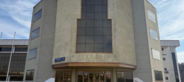 Высота потолков 3,2 м, естественное освещение