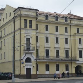 Современный фасад с панорамным остеклением