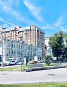 Множество кафе и ресторанов в шаговой доступности