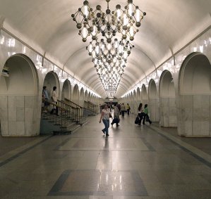 Метро «Менделеевская» 2 минуты пешком