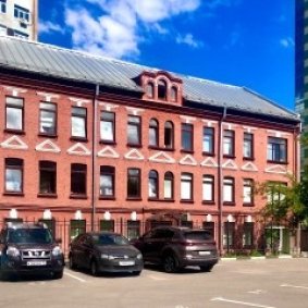 Высота потолков: 3,5–4,5 м