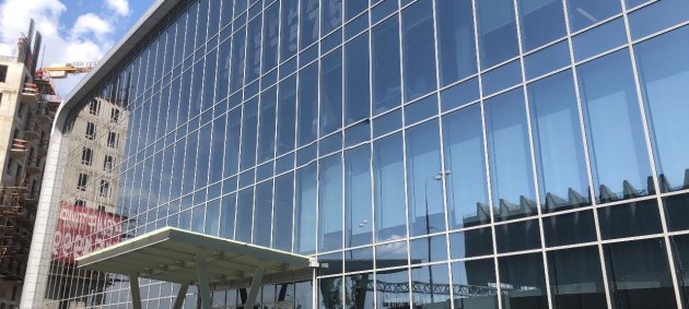 Панорамные окна с естественным освещением