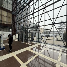 Умные фасады с автоматическим затемнением