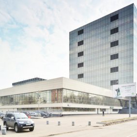 Панорамные окна с естественным освещением 