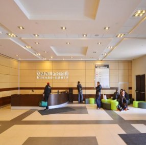 Высота потолков 3.3 м