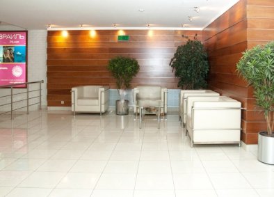 Высота потолков 3.5 м (на верхних этажах)