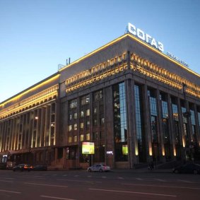 Панорамные окна, хорошее естественное освещение