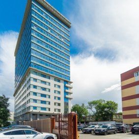 Парковка на территории (50 мест)