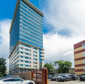 Парковка на территории (50 мест)