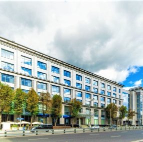 Панорамные окна с естественным освещением